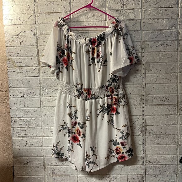 Boho Chic Off-Shoulder Floral Romper โ Size Large - Picture 6 of 11